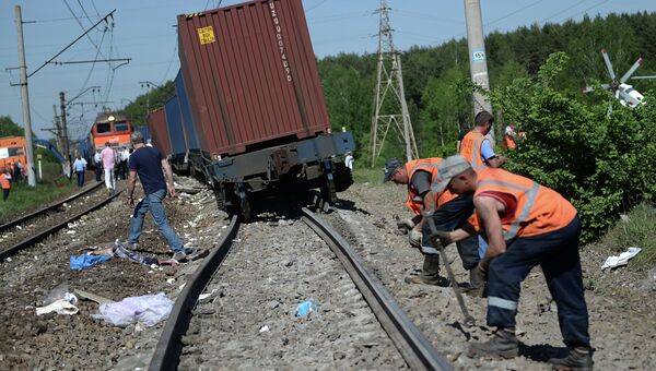 Пассажирский и грузовой поезда столкнулись в Подмосковье Пассажирский и грузовой поезда столкнулись в Подмосковье