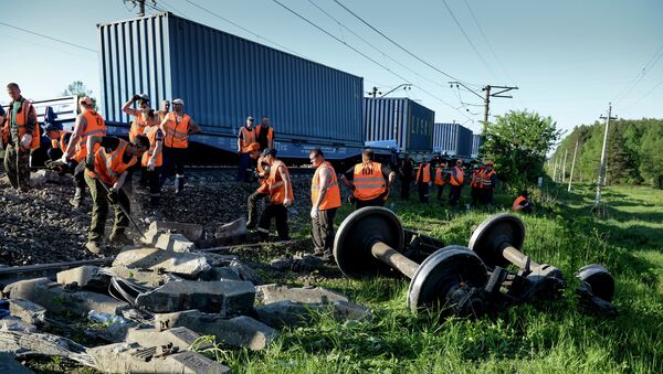 Пассажирский и грузовой поезда столкнулись в Подмосковье Пассажирский и грузовой поезда столкнулись в Подмосковье