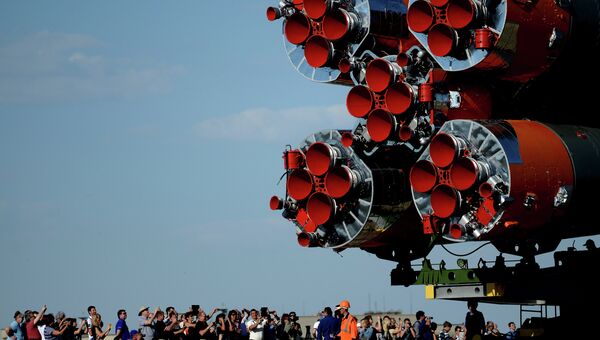 Вывоз и установка PH Союз-ФГ с ТПК Союз ТМА-13М на космодроме Байконур Вывоз и установка PH Союз-ФГ с ТПК Союз ТМА-13М на космодроме Байконур