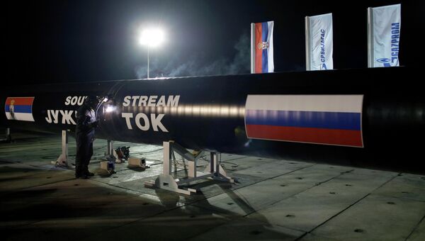 Сварка стыка газопровода Южный поток недалеко от Белграда. Архивное фото Сварка стыка газопровода Южный поток недалеко от Белграда. Архивное фото