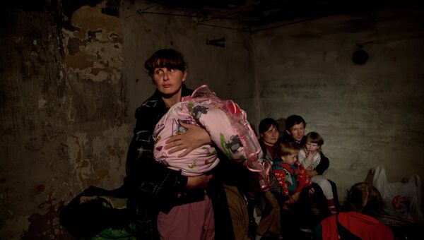 Жители села Семеновка скрываются в бомбоубежище от обстрела. Архивное фото Жители села Семеновка скрываются в бомбоубежище от обстрела. Архивное фото
