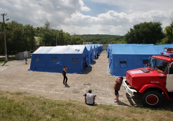 Лагерь МЧС для беженцев в Симферополе Лагерь МЧС для беженцев в Симферополе