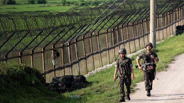 Южнокорейские военные несут службу возле границы с КНДР Южнокорейские военные несут службу возле границы с КНДР