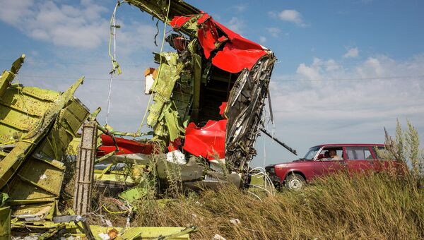 На месте крушения самолета Boeing 777 авиакомпании Malaysia Airlines на Украине На месте крушения самолета Boeing 777 авиакомпании Malaysia Airlines на Украине