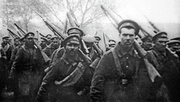 Отправка солдат на фронт во время Первой Мировой войны. Архивное фото Отправка солдат на фронт во время Первой Мировой войны. Архивное фото