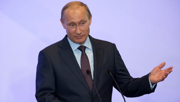 Президент РФ Владимир Путин выступает на встрече в Ялте членами фракций политических партий Государственной Думы РФ Президент РФ Владимир Путин выступает на встрече в Ялте членами фракций политических партий Государственной Думы РФ