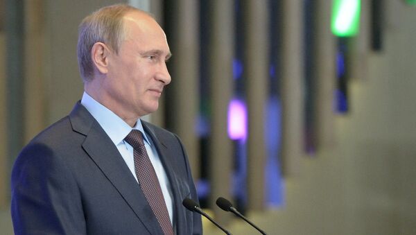 Президент РФ Владимир Путин выступает на встрече в Ялте с членами фракций политических партий Государственной Думы РФ Президент РФ Владимир Путин выступает на встрече в Ялте с членами фракций политических партий Государственной Думы РФ