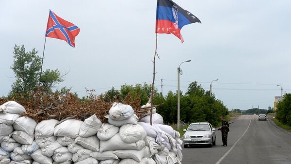 Блок-пост ополченцев в городе Дебальцево Донецкой области. Архивное фото Блок-пост ополченцев в городе Дебальцево Донецкой области. Архивное фото