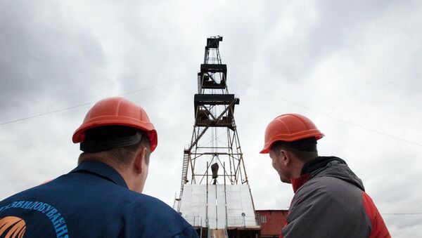 Рабочие на предприятии Укргаздобыча. Архивное фото Рабочие на предприятии Укргаздобыча. Архивное фото