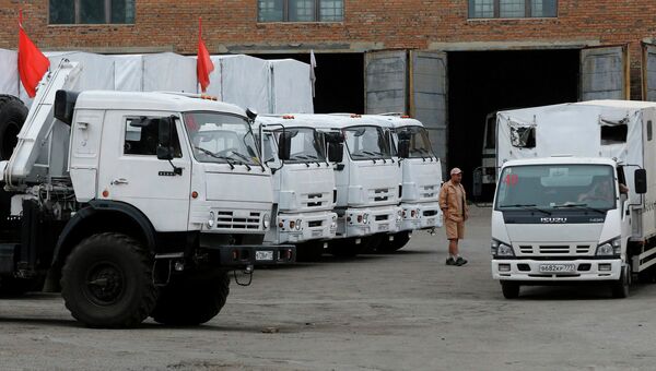Колонна грузовиков с гуманитарной помощью из РФ для Украины Колонна грузовиков с гуманитарной помощью из РФ для Украины