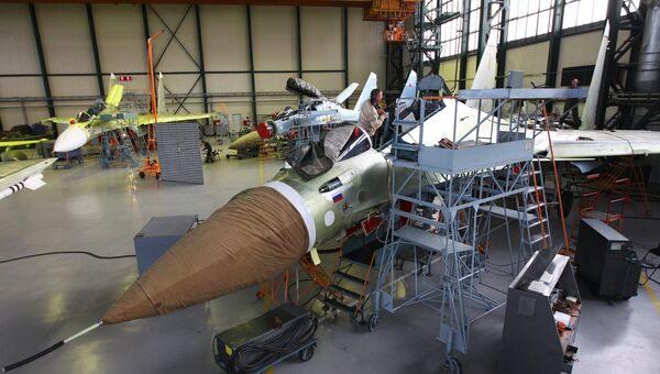 Многоцелевые истребители Су-30СМ в цехе сборки Иркутского авиационного завода. Архивное фото Многоцелевые истребители Су-30СМ в цехе сборки Иркутского авиационного завода. Архивное фото