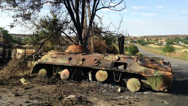 Сгоревшая украинская военная техника в селе Новоекатериновка Сгоревшая украинская военная техника в селе Новоекатериновка
