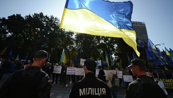 Сотрудники правоохранительных органов у здания Верховной Рады Украины в Киеве. Архивное фото Сотрудники правоохранительных органов у здания Верховной Рады Украины в Киеве. Архивное фото