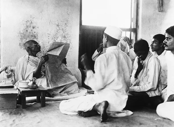 Махатма Ганди читает Таймс