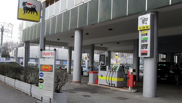 Заправочная станция компании Eni в Милане. Архивное фото Заправочная станция компании Eni в Милане. Архивное фото