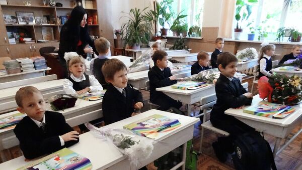 Первоклассники в Донецке. Архивное фото Первоклассники в Донецке. Архивное фото
