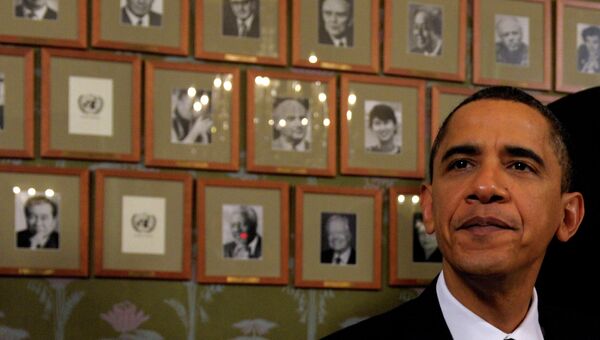 Президент США Барак Обама на фоне портретов нобелевских лауреатов в Осло, Норвегия Президент США Барак Обама на фоне портретов нобелевских лауреатов в Осло, Норвегия
