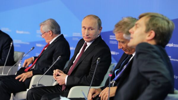 Президент России Владимир Путин на итоговой пленарной сессии XI заседания Международного дискуссионного клуба Валдай в Сочи Президент России Владимир Путин на итоговой пленарной сессии XI заседания Международного дискуссионного клуба Валдай в Сочи