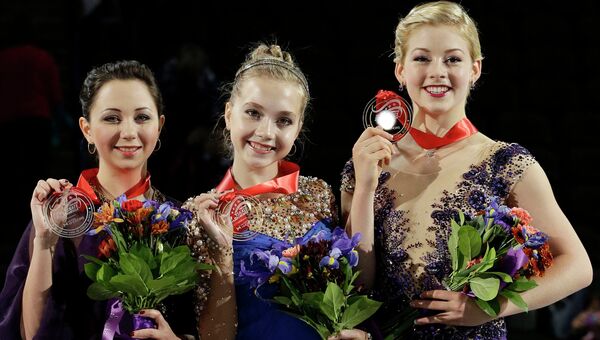 Золотой призер Skate America фигуристка Елена Радионова, серебряный призер Елизавета Туктамышева и бронзовый призер Грейси Голд Золотой призер Skate America фигуристка Елена Радионова, серебряный призер Елизавета Туктамышева и бронзовый призер Грейси Голд