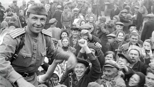 Встреча советских солдат освободителей в Полтаве
