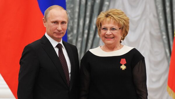 Владимир Путин и Людмила Швецова. Архивное фото Владимир Путин и Людмила Швецова. Архивное фото