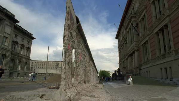 Остатки разрушенной Берлинской стены 