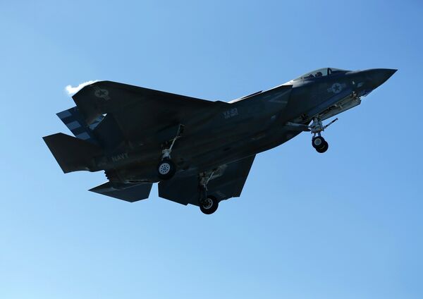 Американский истребитель F-35C Американский истребитель F-35C