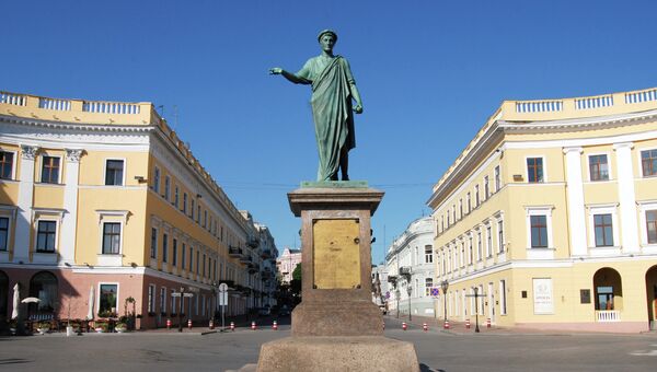 Памятник Дюку де Ришелье в Одессе. Архивное фото Памятник Дюку де Ришелье в Одессе. Архивное фото