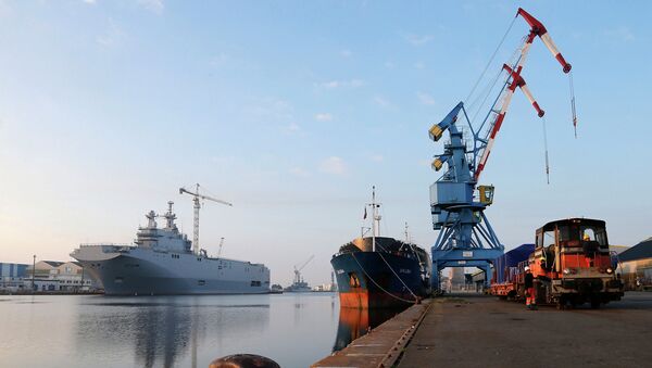 Десантный корабль Владивосток класса Мистраль в доках французской компании SNX France. Архивное фото Десантный корабль Владивосток класса Мистраль в доках французской компании SNX France. Архивное фото
