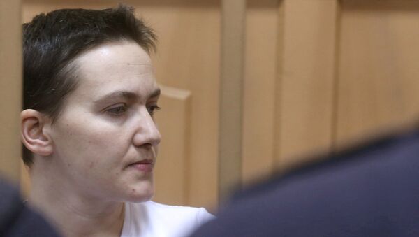 Украинская летчица Надежда Савченко во время заседания в Басманном суде Москвы. 7 ноября 2014 Украинская летчица Надежда Савченко во время заседания в Басманном суде Москвы. 7 ноября 2014