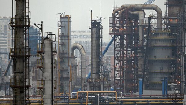 Нефтеперерабатывающее предприятие ОАО Газпромнефть – Московский НПЗ в Москве. Архивное фото Нефтеперерабатывающее предприятие ОАО Газпромнефть – Московский НПЗ в Москве. Архивное фото