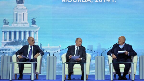 В.Путин принял участие в пленарном заседании второго Форума действий ОНФ. Архивное фото В.Путин принял участие в пленарном заседании второго Форума действий ОНФ. Архивное фото