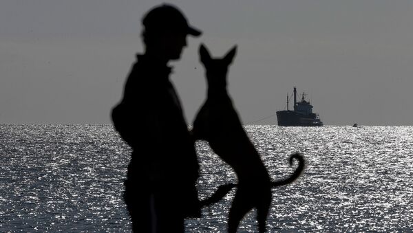 Буксировка судна с сотнями нелегальных мигрантов в Греции Буксировка судна с сотнями нелегальных мигрантов в Греции