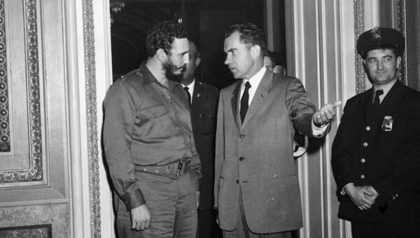 Премьер-министр Кубы Фидель Кастро и вице-президент США Ричард Никсон. 1959 Премьер-министр Кубы Фидель Кастро и вице-президент США Ричард Никсон. 1959