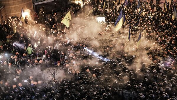 Штурм лагеря митингующих на Майдане. Архивное фото Штурм лагеря митингующих на Майдане. Архивное фото