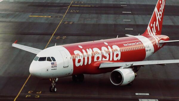 Самолет малайзийской авиакомпании Air Asia Самолет малайзийской авиакомпании Air Asia