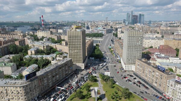 Вид на улицу Смоленская, гостиницу Белград, Бородинский мост и Смоленскую-Сенную площадь с крыши здания МИД РФ Вид на улицу Смоленская, гостиницу Белград, Бородинский мост и Смоленскую-Сенную площадь с крыши здания МИД РФ