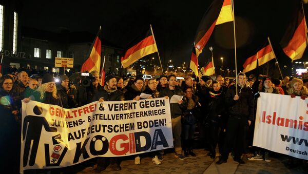 Акция протеста в Дрездене против исламизации Запада, проводимая организацией Pegida Акция протеста в Дрездене против исламизации Запада, проводимая организацией Pegida