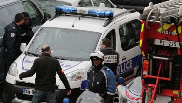 Полиция на месте стрельбы возле офиса издания Charlie Hebdo в Париже Полиция на месте стрельбы возле офиса издания Charlie Hebdo в Париже