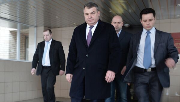 Бывший министр обороны Анатолий Сердюков у Пресненского суда Бывший министр обороны Анатолий Сердюков у Пресненского суда