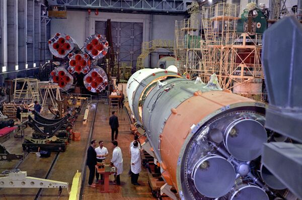 Сборка ракеты-носителя космического корабля Союз Сборка ракеты-носителя космического корабля Союз