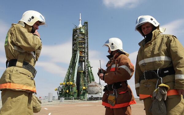 Подготовка к пуску космического корабля Союз ТМА-21 Гагарин на космодроме Байконур Подготовка к пуску космического корабля Союз ТМА-21 Гагарин на космодроме Байконур
