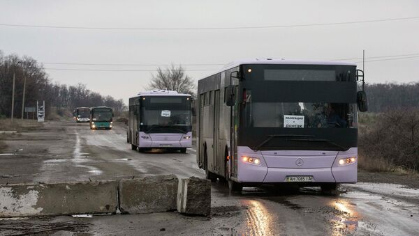 Автобусы для эвакуации беженцев выехали из Углегорска в Дебальцево. 6 февраля 2015 Автобусы для эвакуации беженцев выехали из Углегорска в Дебальцево. 6 февраля 2015