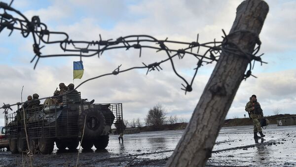 Украинские военнослужащие возле штаба операции в городе Краматорск Украинские военнослужащие возле штаба операции в городе Краматорск