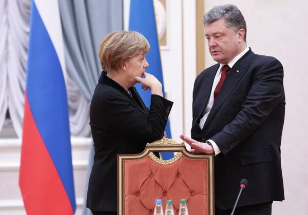 Канцлер Германии Ангела Меркель и президент Украины Петр Порошенко во Дворце независимости в Минске Канцлер Германии Ангела Меркель и президент Украины Петр Порошенко во Дворце независимости в Минске