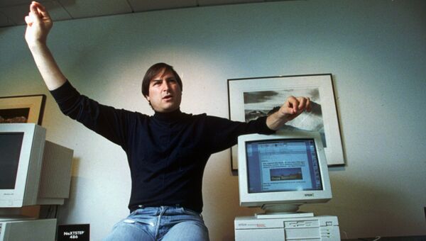 Один из основателей, председатель совета директоров и CEO корпорации Apple Стив Джобс. 1993 год Один из основателей, председатель совета директоров и CEO корпорации Apple Стив Джобс. 1993 год