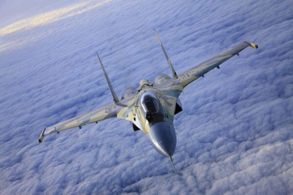 Российский многоцелевой истребитель СУ-35 Российский многоцелевой истребитель СУ-35