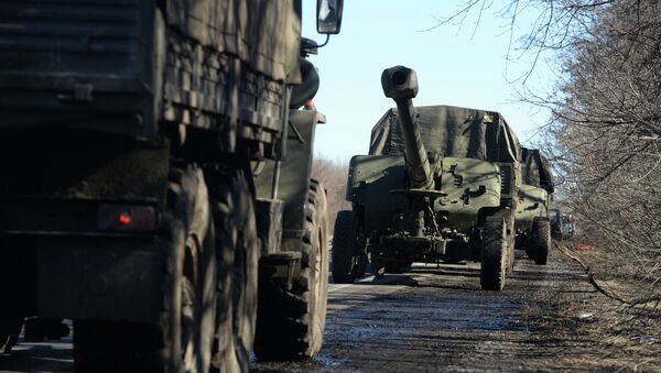 Отвод колонны тяжелой военной техники из Донецка Отвод колонны тяжелой военной техники из Донецка