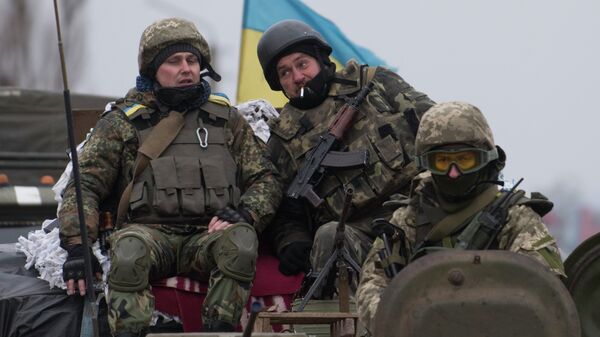 Украинские военнослужащие на бронетехнике возле Артемовска, Донецкая область Украинские военнослужащие на бронетехнике возле Артемовска, Донецкая область