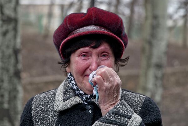 Взрыв на шахте Засядько. Близкие шахтеров возле шахты Взрыв на шахте Засядько. Близкие шахтеров возле шахты